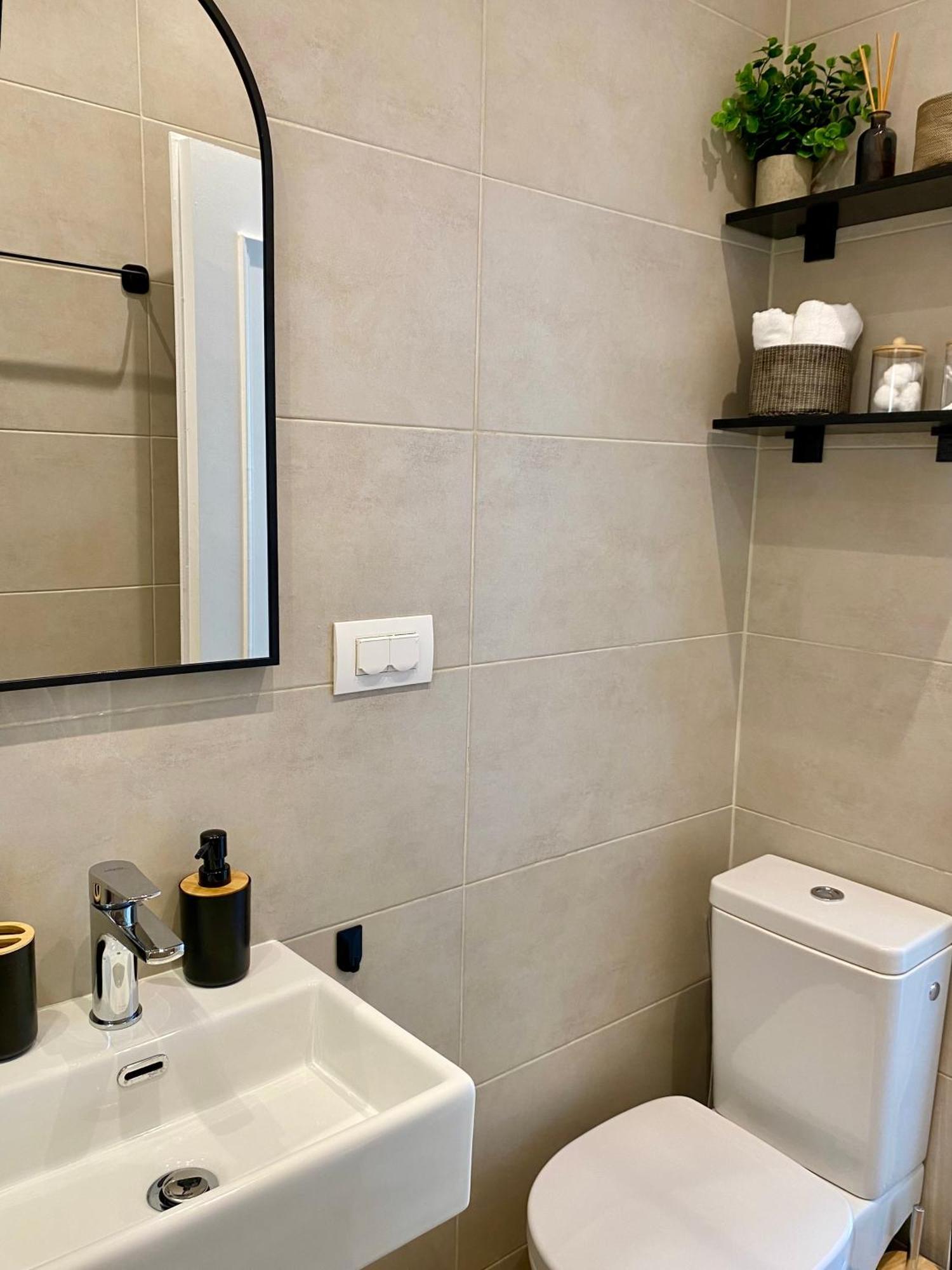 Oliva - 1 Bedroom *